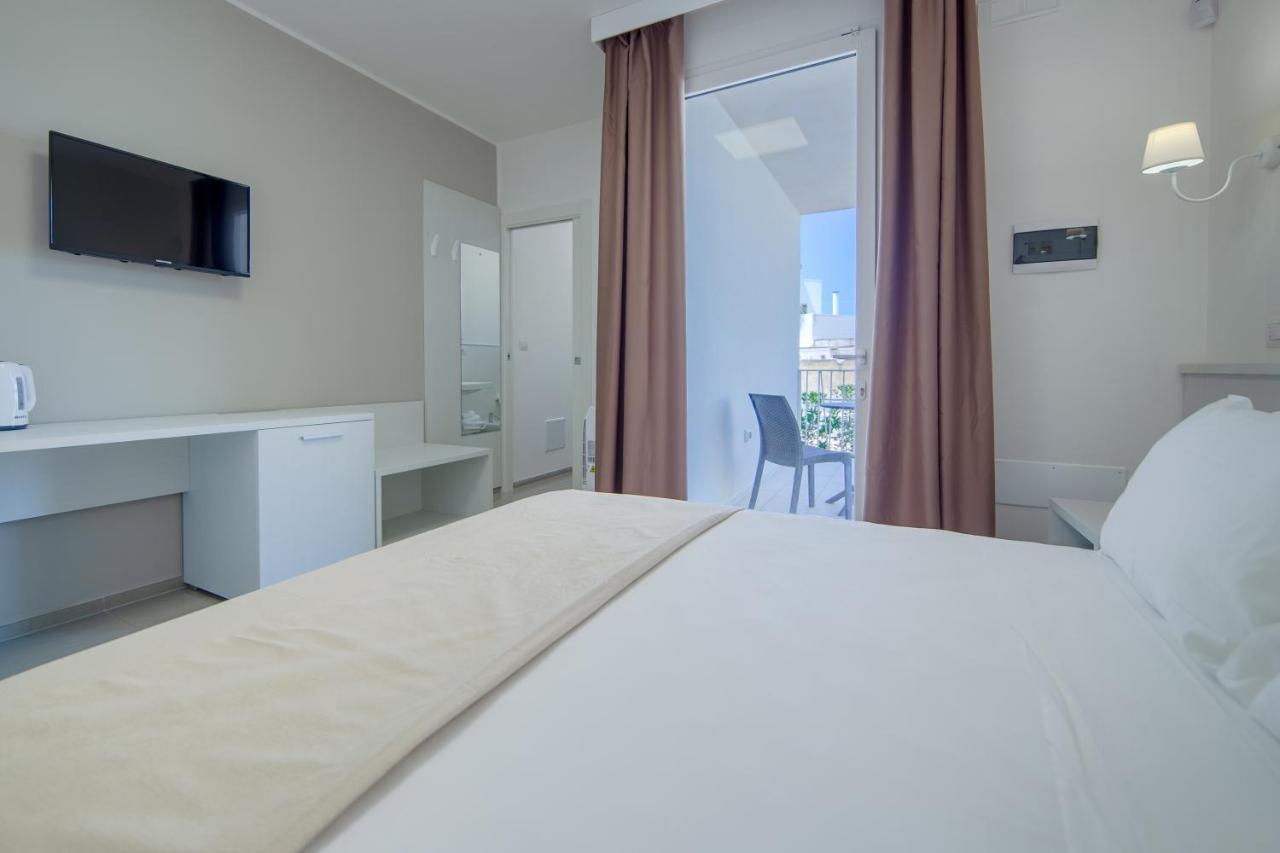 Smart Hotel Ugento 托雷圣乔万尼乌 外观 照片