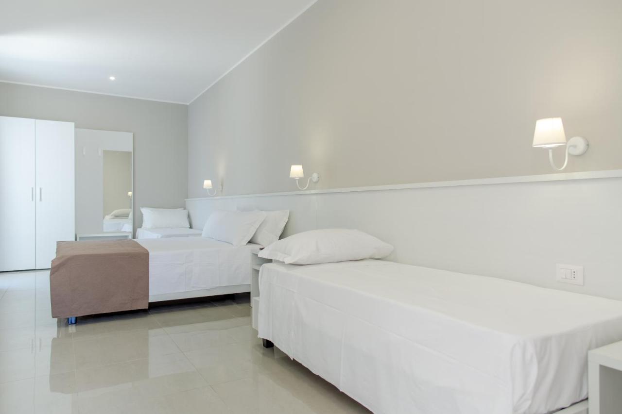 Smart Hotel Ugento 托雷圣乔万尼乌 外观 照片