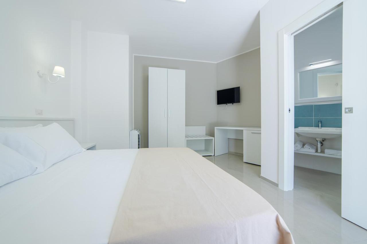 Smart Hotel Ugento 托雷圣乔万尼乌 外观 照片