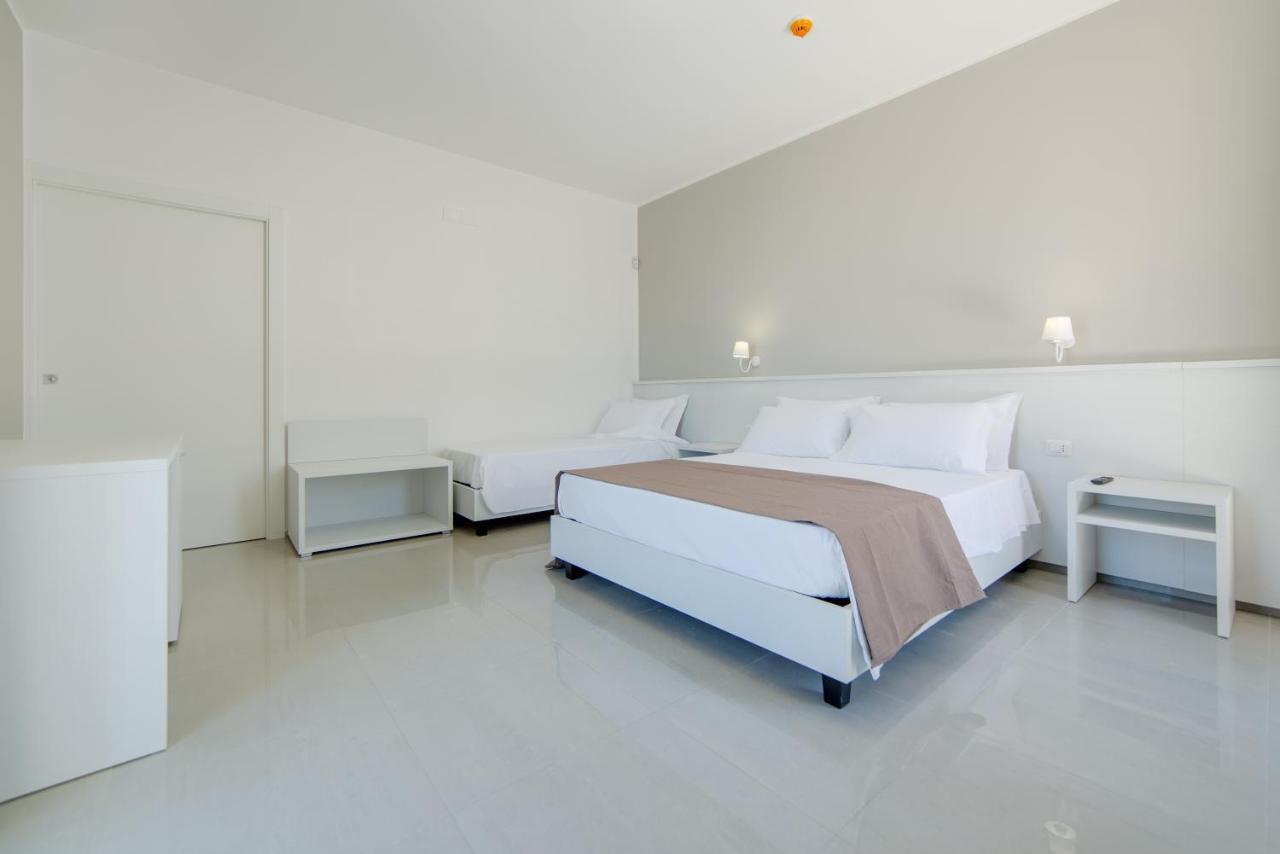 Smart Hotel Ugento 托雷圣乔万尼乌 外观 照片