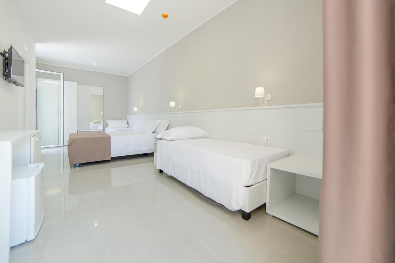 Smart Hotel Ugento 托雷圣乔万尼乌 外观 照片